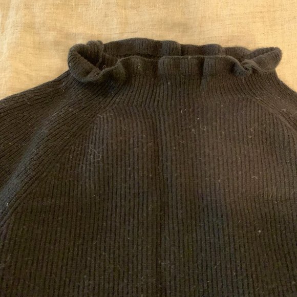 Banana Republic | Ruffled Turtleneck Sweater - Picture 3 of 5